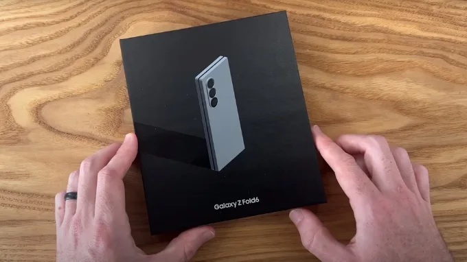 Mở hộp Galaxy Z Fold6