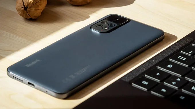 Xiaomi Redmi Note 11 có cụm camera nằm trong khung hình chữ nhật
