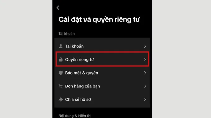Chọn vào mục Quyền riêng tư để tắt lưu video trên TikTok