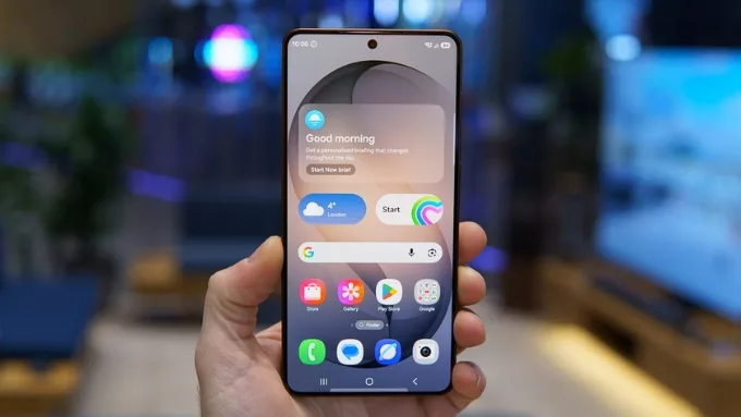 So sánh Galaxy S26 Plus vs iPhone 17 về màn hình
