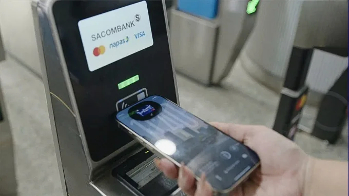 Apple Pay Express là tính năng cho phép người dùng thanh toán khi đi phương công cộng chỉ bằng thao tác chạm thiết bị vào máy đọc thẻ