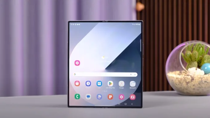 Màn hình ngoài của Galaxy Z Fold6 lớn hơn so với phiên bản cũ