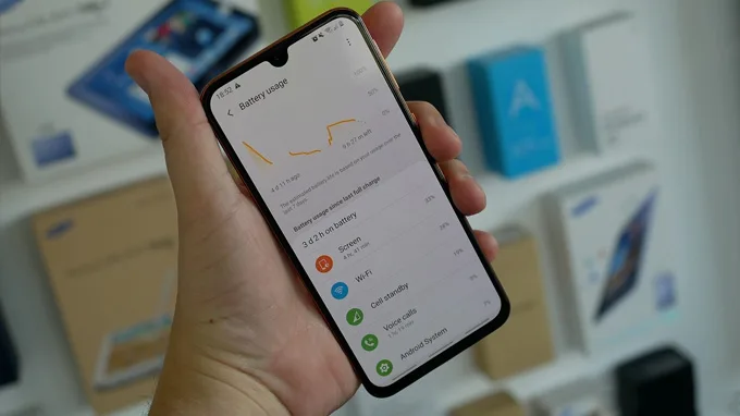 Galaxy A40 được trang bị viên pin 3.100 mAh khá khiêm tốn