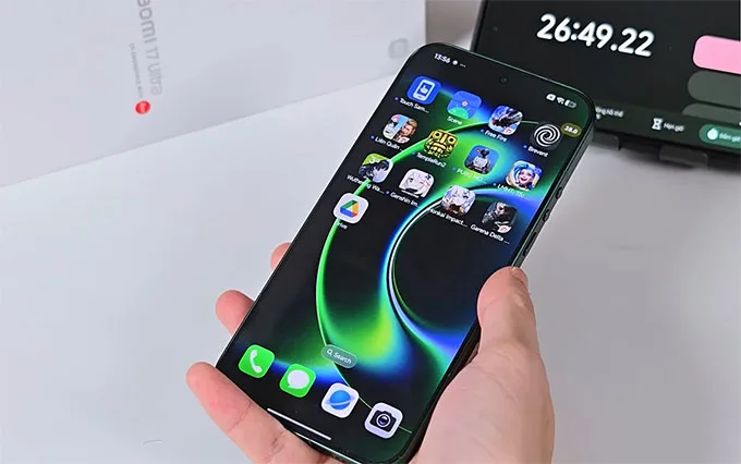 Màn hình AMOLED 6.9 inch với độ phân giải 2608×1200 Super Pixel của Xiaomi 17 Ultra