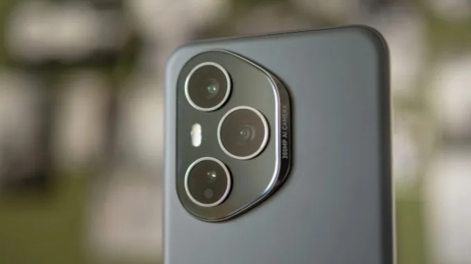 Trong khi đó, HONOR 400 Pro lại vượt trội hơn với camera chính 200MP