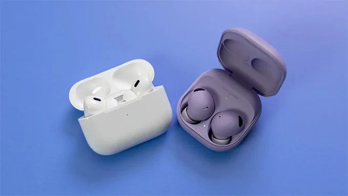 AirPods Pro 2 và Galaxy Buds 2 Pro đều sở hữu ngoại hình bắt mắt