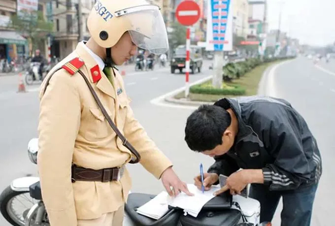 Nộp phạt nguội vi phạm giao thông như thế nào?