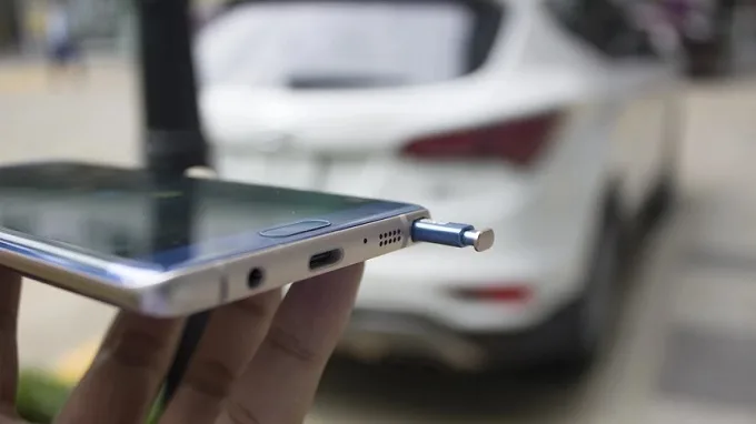 Bút S Pen giúp bạn thuận tiện ghi chú trên màn hình