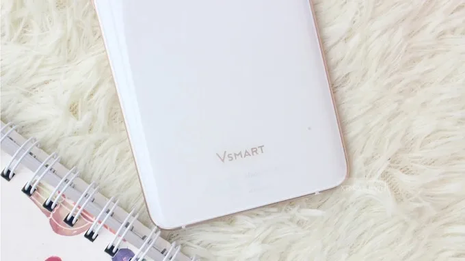 Logo thương hiệu Vsmart được in ở phần dưới