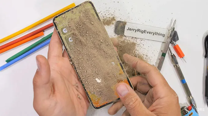 Thử nghiệm, kiểm tra độ bền Samsung Galaxy Z Flip 6.