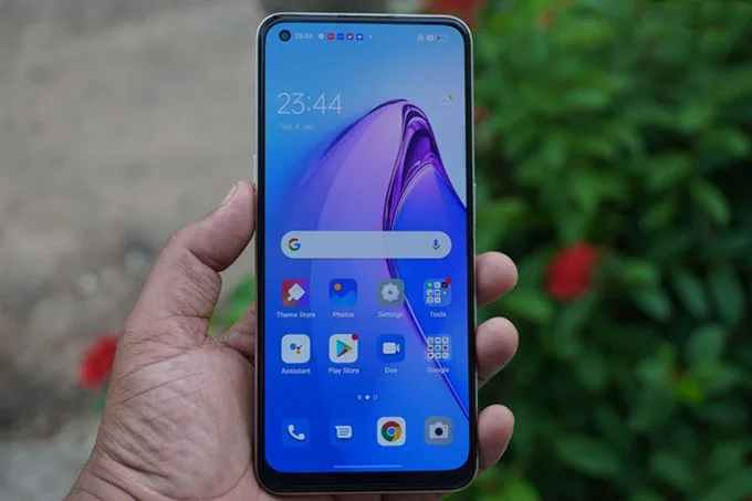 So sánh chi tiết OPPO Reno8 5G và Nothing Phone (1); pin