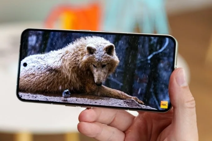 So sánh Nothing Phone (3) và iQOO 13 về màn hình