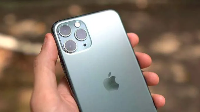 Kiểm tra ngoại hình iPhone 11 series cũ trước khi mua