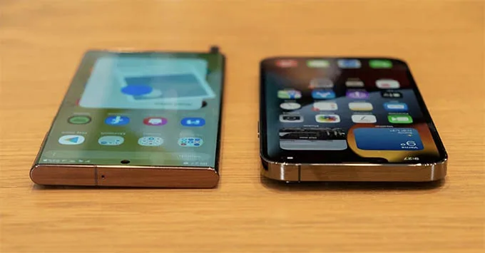 Thời lượng pin trên iPhone 13 Pro Max và Galaxy S22 Ultra