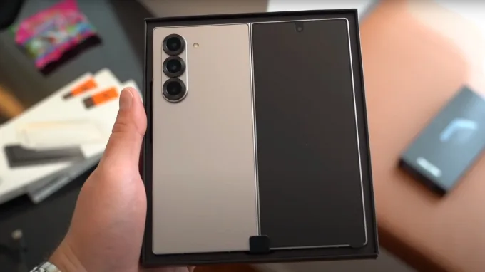 Hộp đựng Galaxy Z Fold6