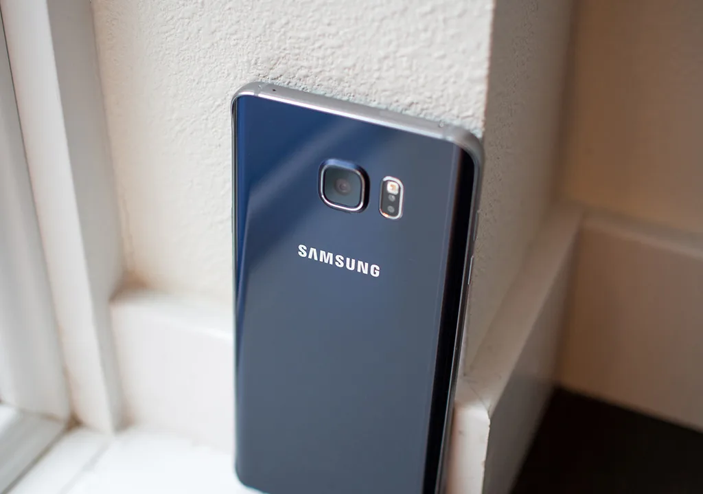 galaxy-note-5-mat-lung-2