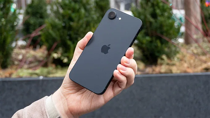 iPhone 16e sử dụng lại thiết kế cạnh phẳng của iPhone 14