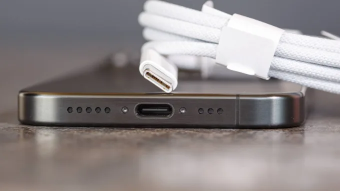 Dung lượng pin iPhone 15 Pro Max sạc bao lâu thì đầy?