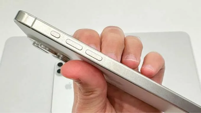 Trên tay iPhone 15 Pro Max với nút Tác vụ mới