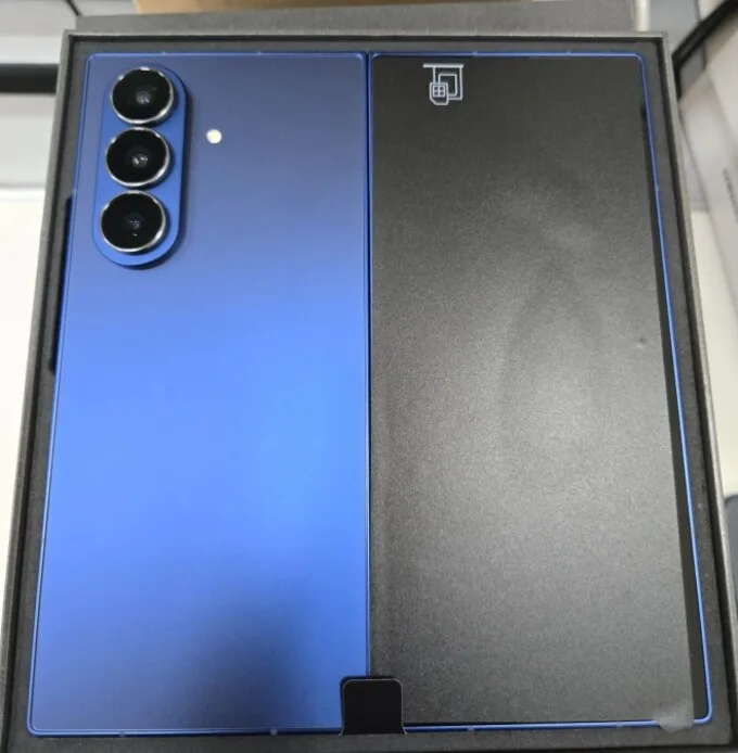 Samsung Galaxy Z Fold 7 lộ diện qua hình ảnh thực tế