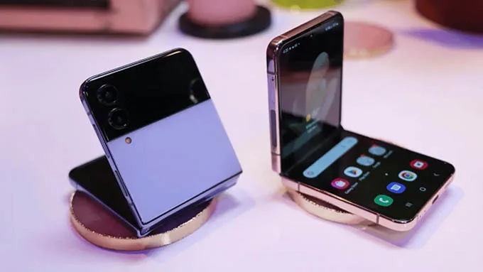 Galaxy Z Flip 5 cũng được cải thiện thời lượng pin và sạc tốt hơn