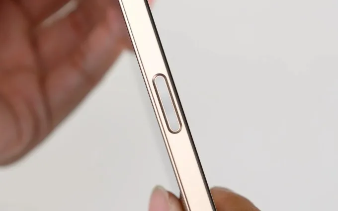 Ảnh thực tế iPhone 16 Pro Max Titan Sa Mạc