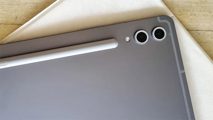 Camera: Cải tiến mạnh mẽ cho cả trước và sau