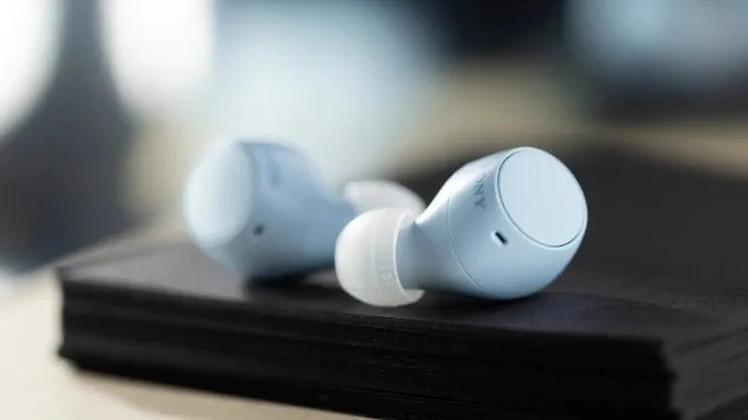WF-C510 sử dụng nút bấm vật lý thay vì cảm ứng