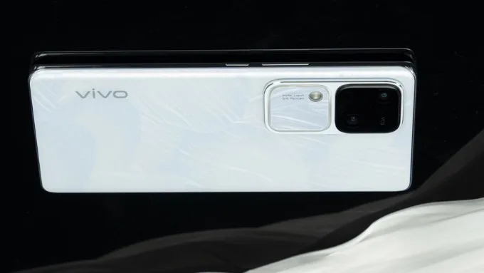 Vivo V30