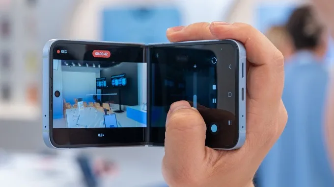 Camera Samsung Z Flip 6