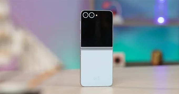 Samsung có thể ra mắt Galaxy Z Flip FE giá rẻ với chip Exynos 2400 vào năm sau.