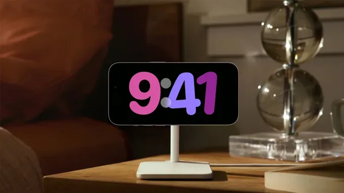iOS 17 bổ sung chế độ hiển thị StandBy