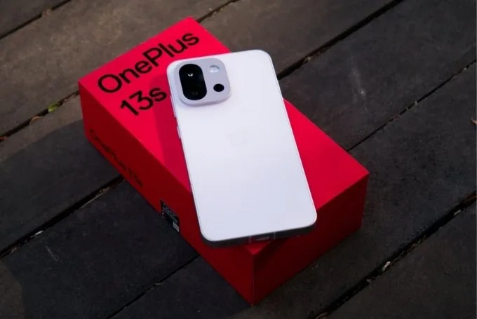 Đánh giá OnePlus 13s về thiết kế