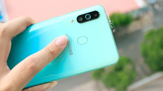 Galaxy A60 lại được Samsung ưu ái trang bị 3 camera mặt sau