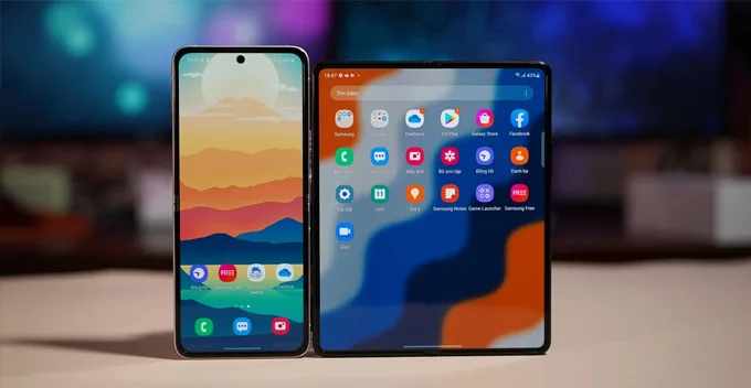 Galaxy Z Fold 3 có 2 màn hình tương tự nhau