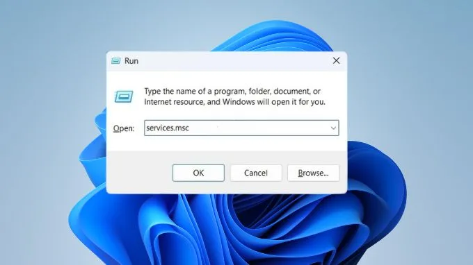 Nhấn tổ hợp phím Windows + R, sau đó nhập services.msc