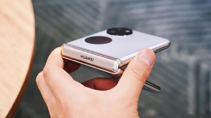 Huawei nova Flip - điện thoại màn hình gập siêu mỏng