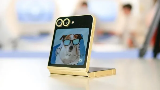 Thiết kế Galaxy Z Flip 6 nhỏ gọn hơn Galaxy S24