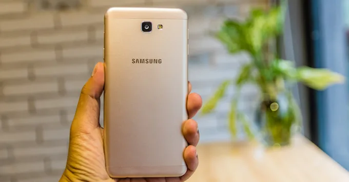 khi-cung-muc-gia-galaxy-s7-canh-tranh-truc-tiep-voi-galaxy-j7-prime55