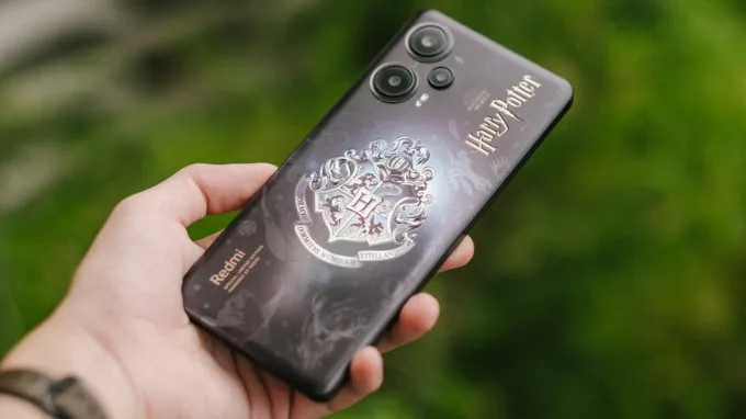 Thiết kế Xiaomi Redmi Note 12 Turbo Harry Potter