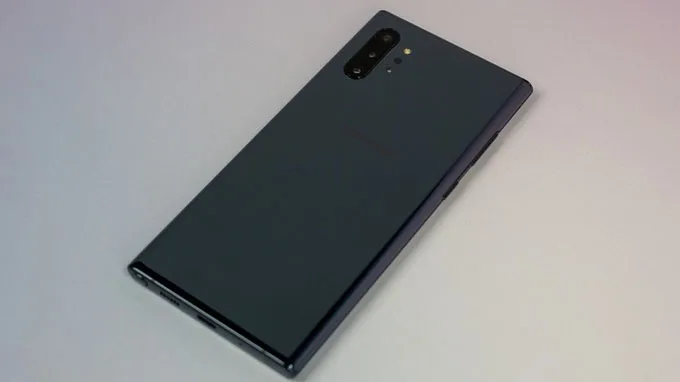 Galaxy Note 10 màu đen quen thuộc