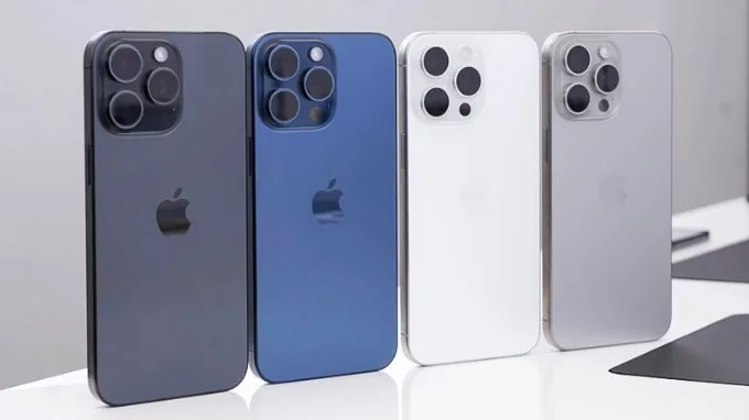Bàng màu Titan trên iPhone 15 Pro Max