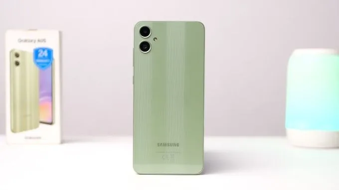 So sánh thiết kế Galaxy A06 và Galaxy A05
