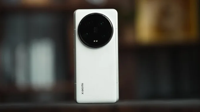 Bộ vi xử lý mạnh mẽ và pin trâu của Xiaomi 14 Ultra 