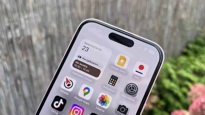 iPhone 18 Pro sẽ nhận nâng cấp thiết kế lớn khi Apple lần đầu đưa cảm biến hồng ngoại Face ID xuống dưới màn hình AMOLED