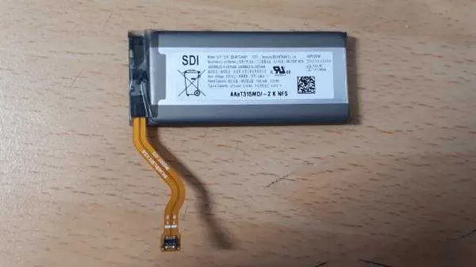 Samsung-Galaxy-Z-Flip-4-Battery-2