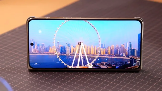 OPPO Find N6 còn được cấp mạnh về độ sáng tối đa trên màn hình phụ