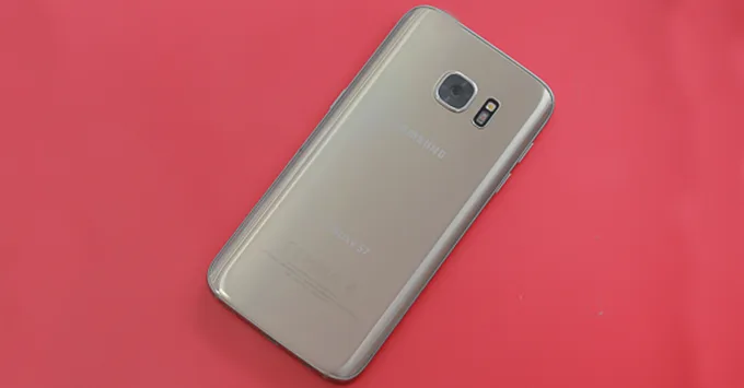 khi-cung-muc-gia-galaxy-s7-canh-tranh-truc-tiep-voi-galaxy-j7-prime1_1
