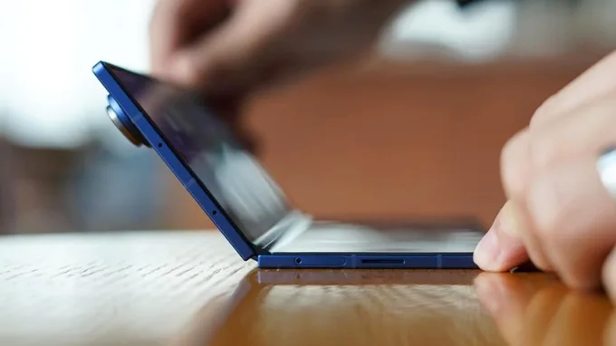 Galaxy Z Fold 7 có thể chịu được tới 500.000 lần gập mở
