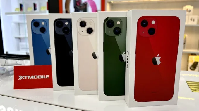 iPhone 13 hoàn thiện mặt lưng bằng kính, khung nhôm chắc chắn